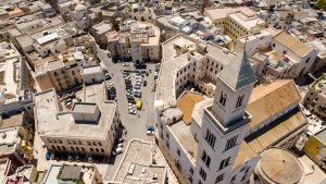 Centro storico di Francavilla Fontana con Piazza Umberto e torre dell'orologio