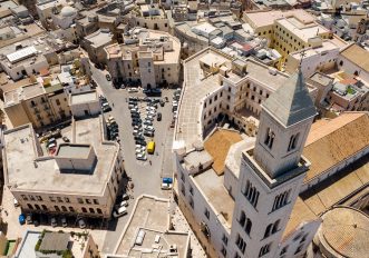 Centro storico di Francavilla Fontana con Piazza Umberto e torre dell'orologio