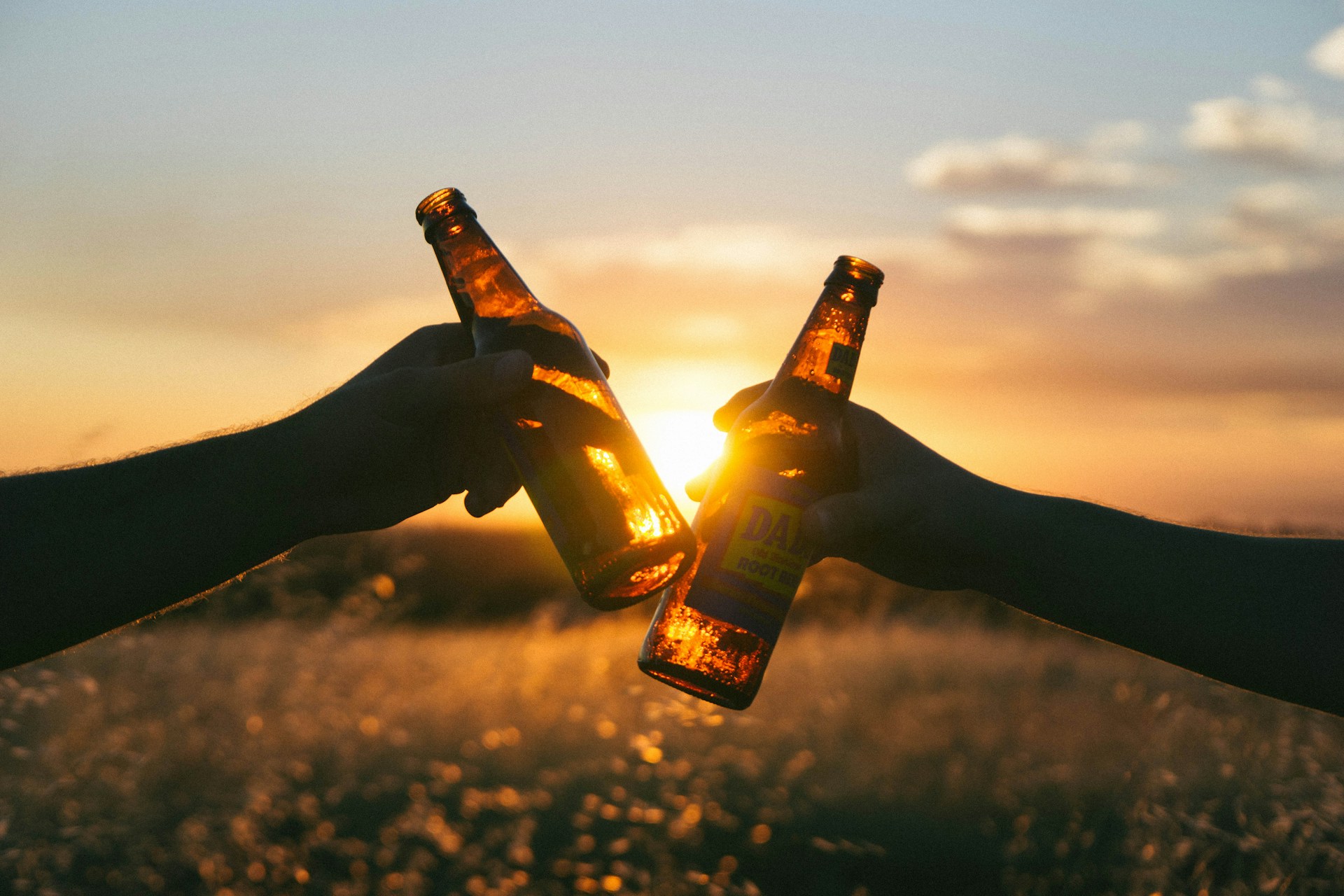 Grigliate, aperitivi, birrette: l'estate è davvero la nemica del colesterolo?