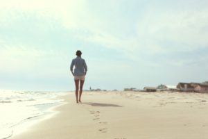 Camminare in spiaggia