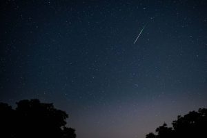 I 10 borghi italiani con i cieli più bui per ammirare le stelle cadenti