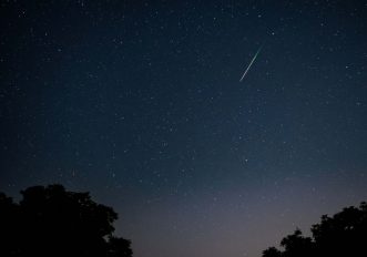 I 10 borghi italiani con i cieli più bui per ammirare le stelle cadenti