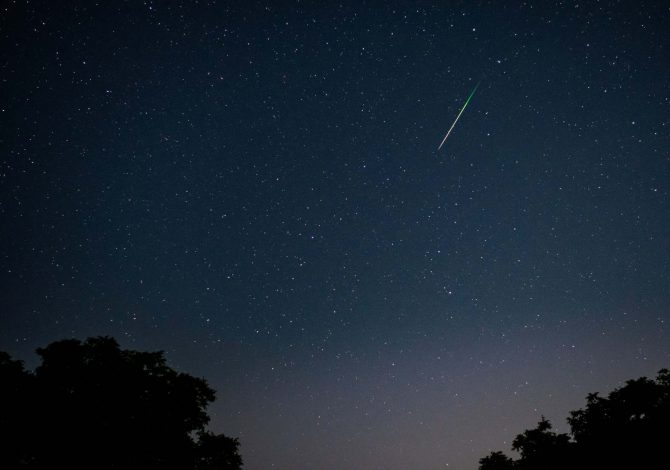 I 10 borghi italiani con i cieli più bui per ammirare le stelle cadenti