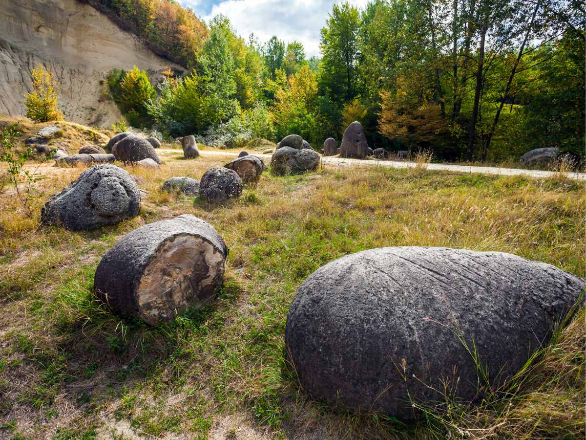 Trovants, Romania