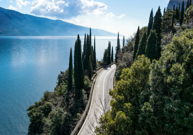 I laghi più blu dove andare a rinfrescarsi questa estate