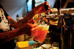 La pancia da birra? È un mito (smontato con i numeri)