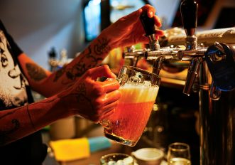 La pancia da birra? È un mito (smontato con i numeri)