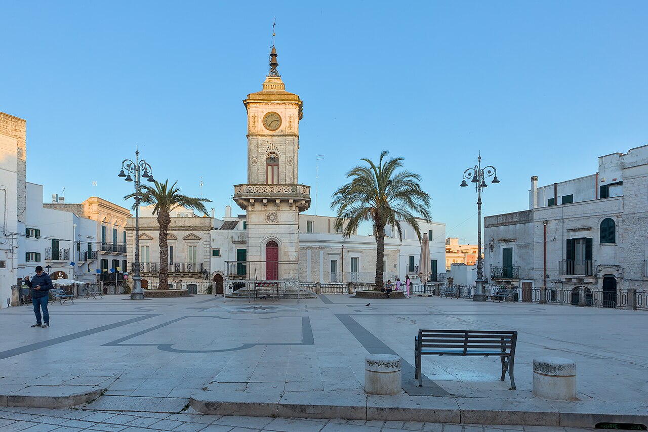 Ceglie_Messapica_-_Piazza_Plebiscito_-_2