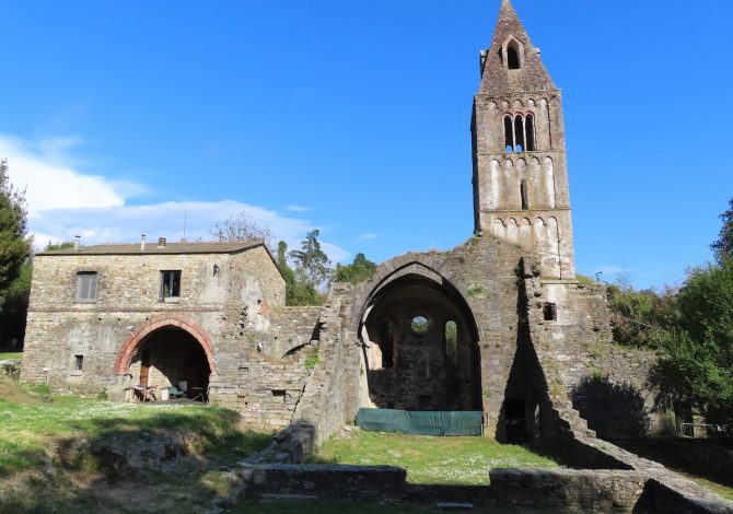 Monastero_di_Valle_Christi_(Rapallo)_-_foresteria,_presbiterio_e_campanile_3_2023-04-19