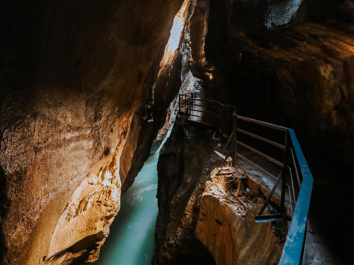 Sentiero con passerelle della Gola dell’Aare