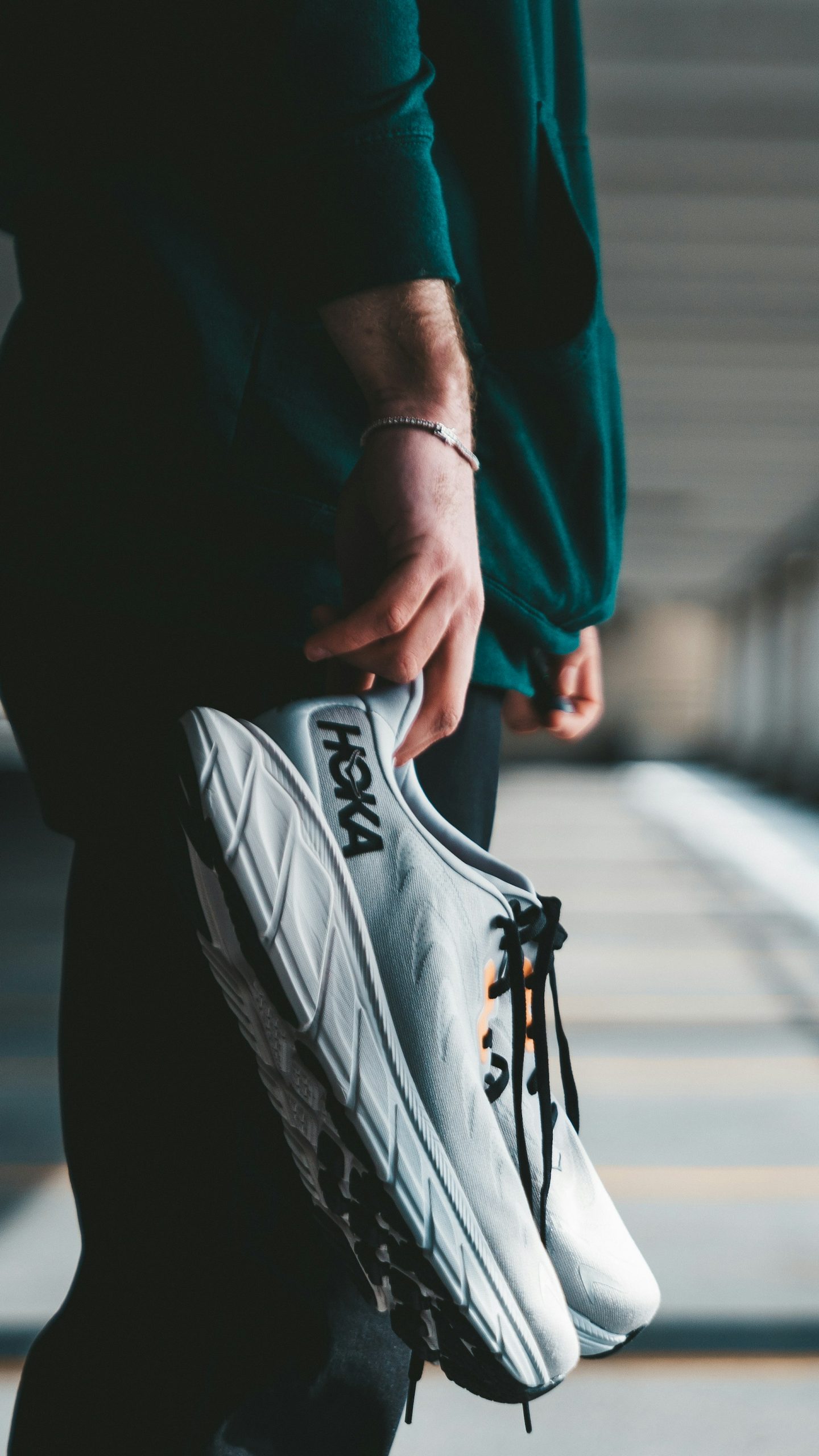 La minigonna, le scarpe da running e le biciclette