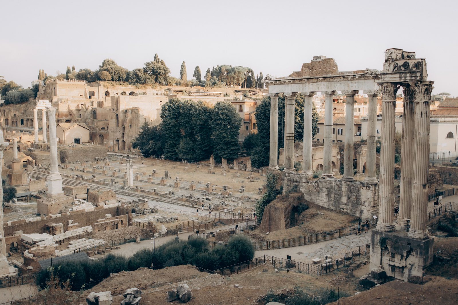 Area del Foro Romano con rovine e scavi archeologici vicino al Lapis Niger Area del Foro Romano con rovine e scavi archeologici vicino al Lapis Niger