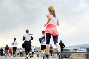 Non serve sudare per tenerti in forma: bastano 10 minuti di corsetta per avere effetti positivi immediati
