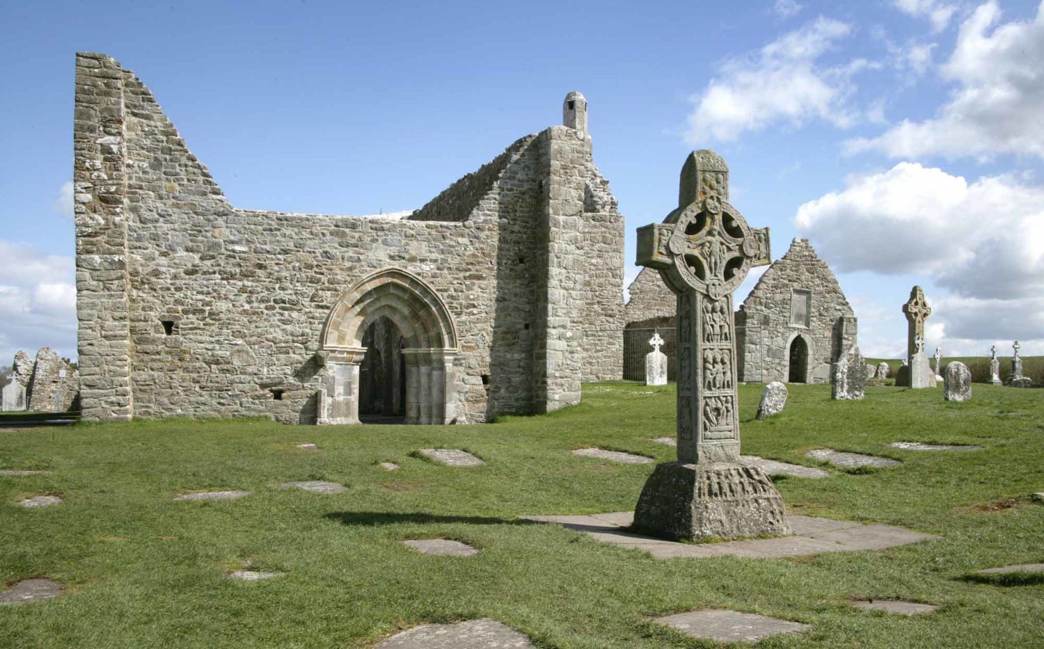 Clonmacnoise-croci-celtiche