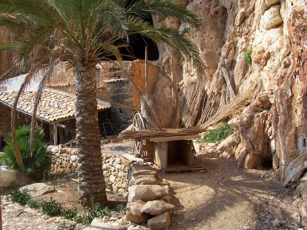 Dentro la Grotta Mangiapane, Sicilia
