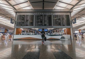 Dal 26 ottobre entrano in vigore i nuovi diritti dei passeggeri aerei: cosa cambia con le regole Ue